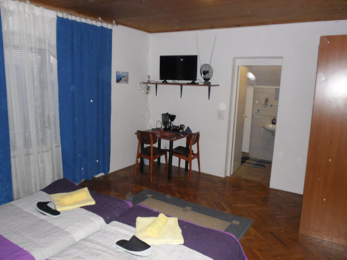 Rooms Mila Rezovac Экстерьер фото
