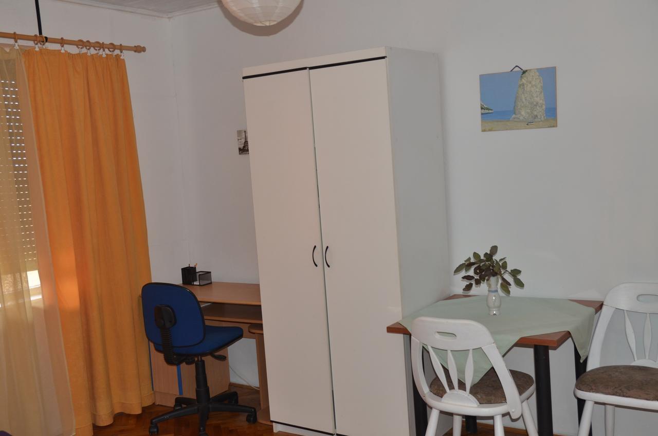 Rooms Mila Rezovac Экстерьер фото