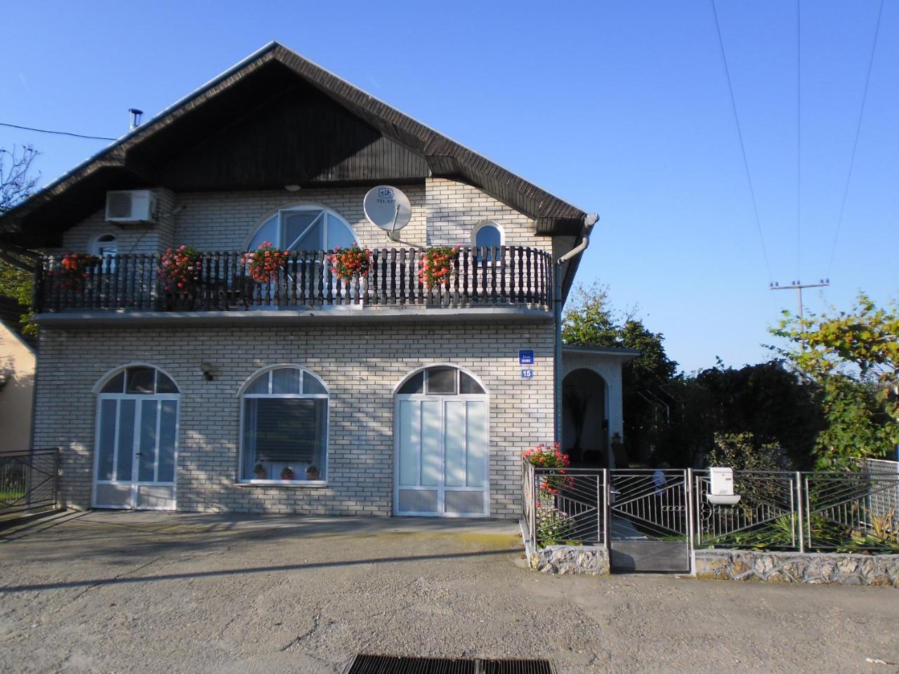 Rooms Mila Rezovac Экстерьер фото